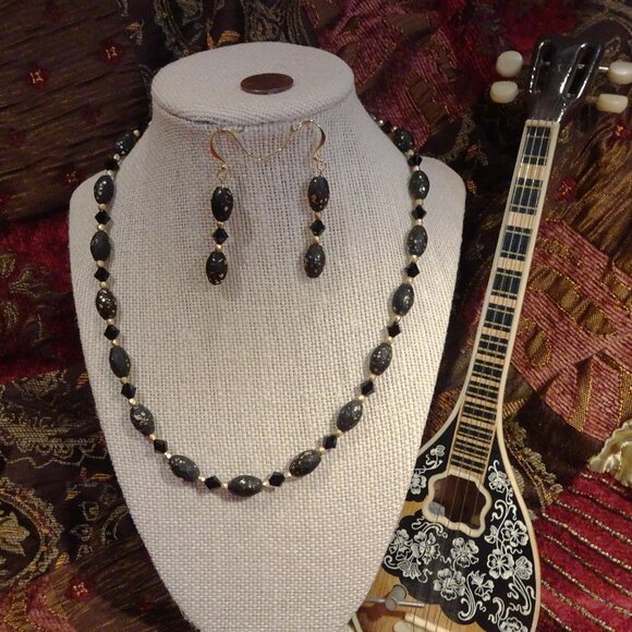 Handmade necklace/earring set in black with gold accents - Picture 6 of 12